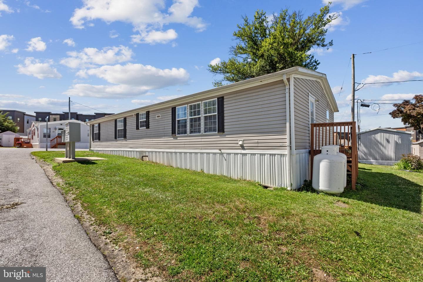 43 Midway Avenue photo 42