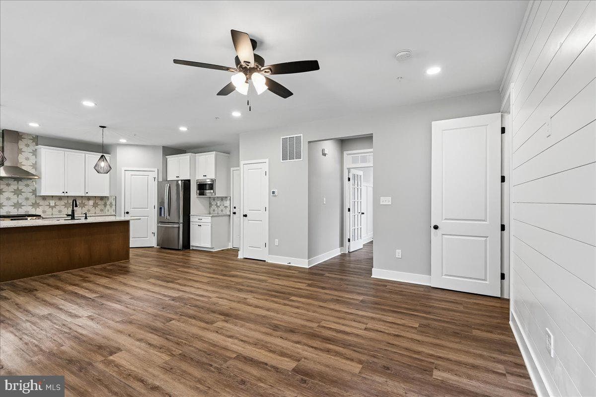 9312 Madison Avenue photo 9