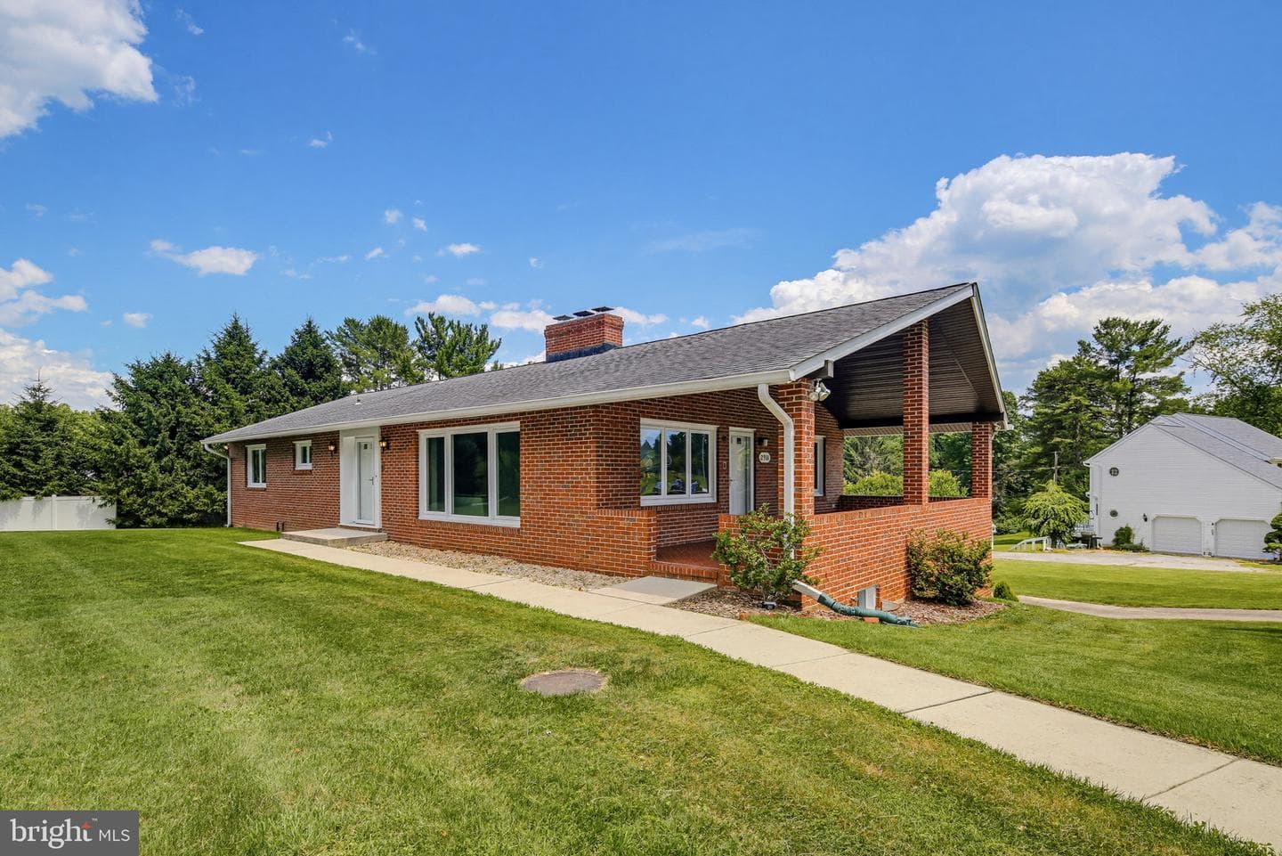 2901 Chestnut Hill Drive photo 1