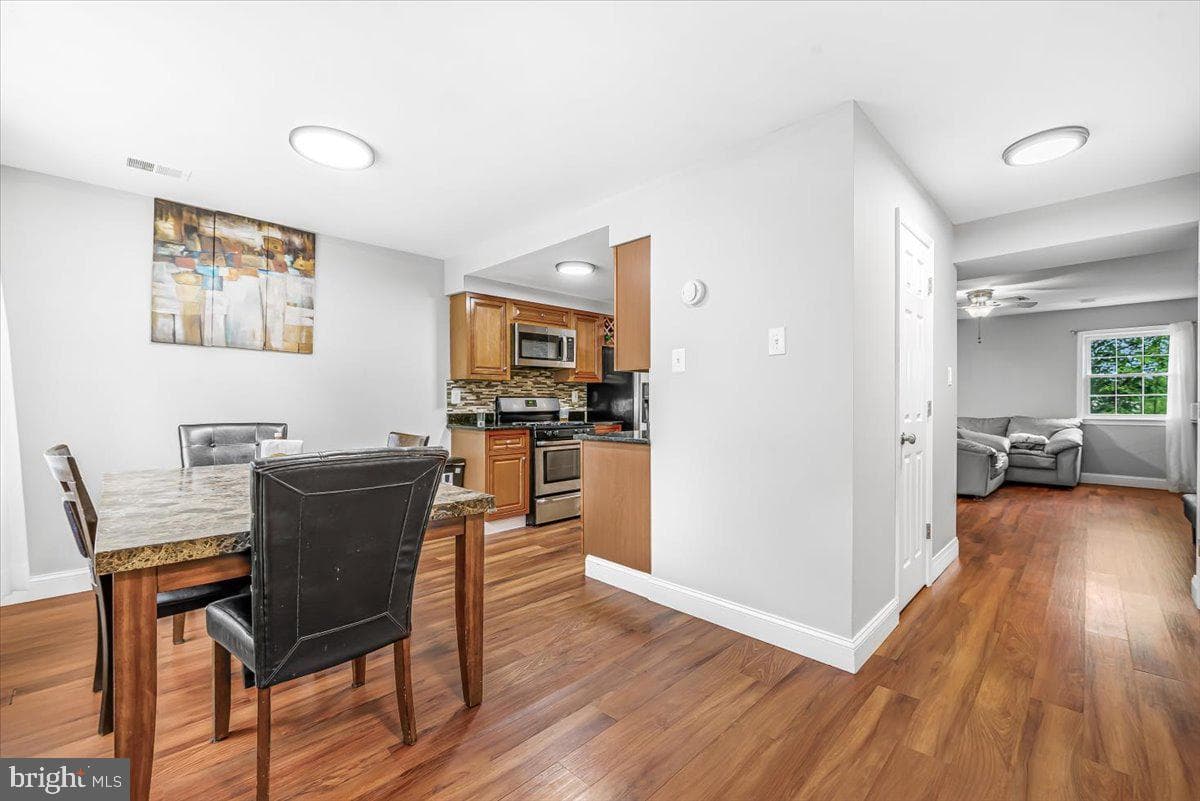 5852 Morningbird Lane photo 3