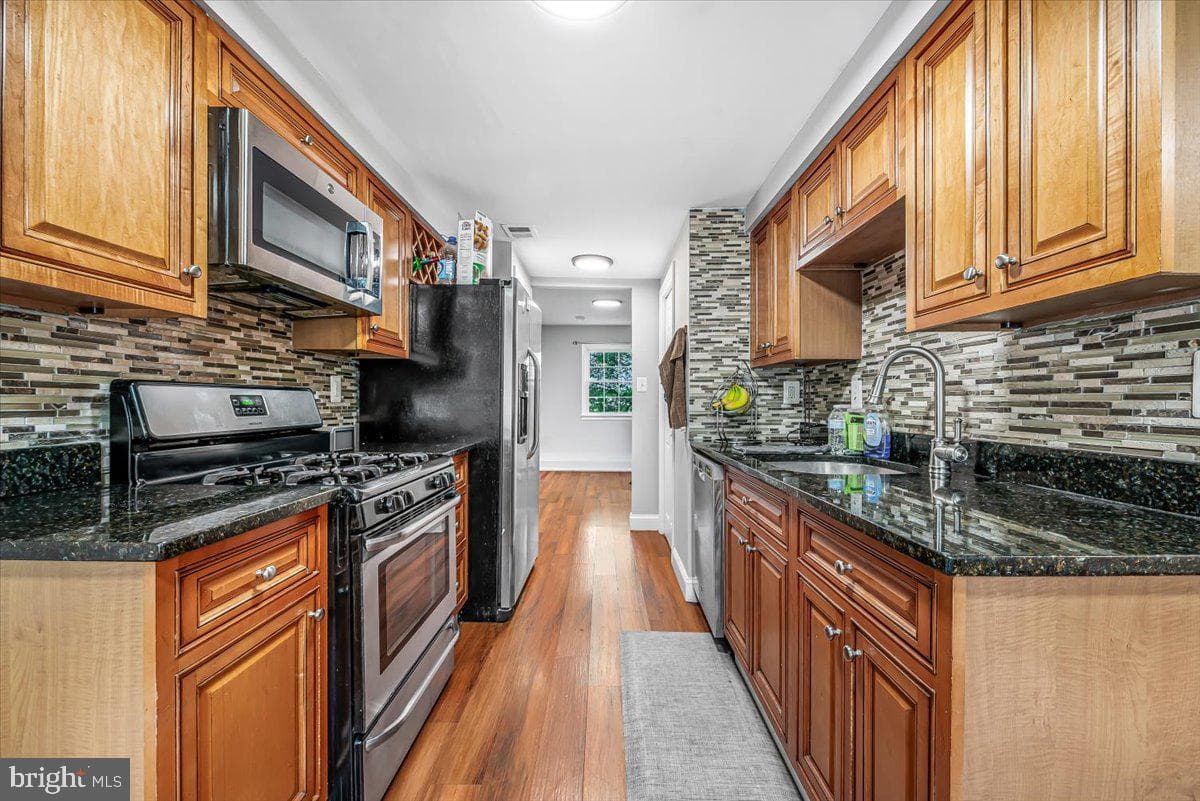 5852 Morningbird Lane photo 4