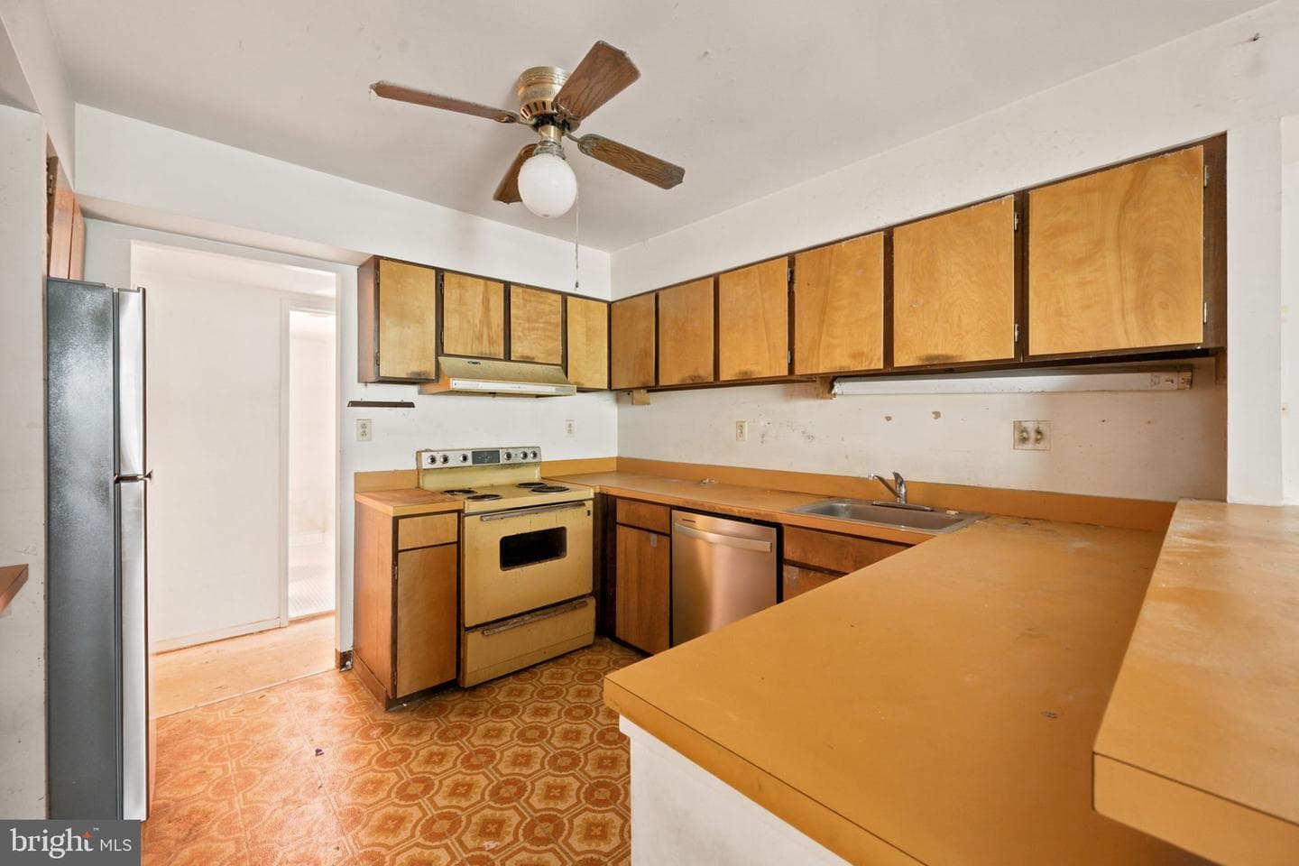 5651 Harpers Farm Road #f photo 12