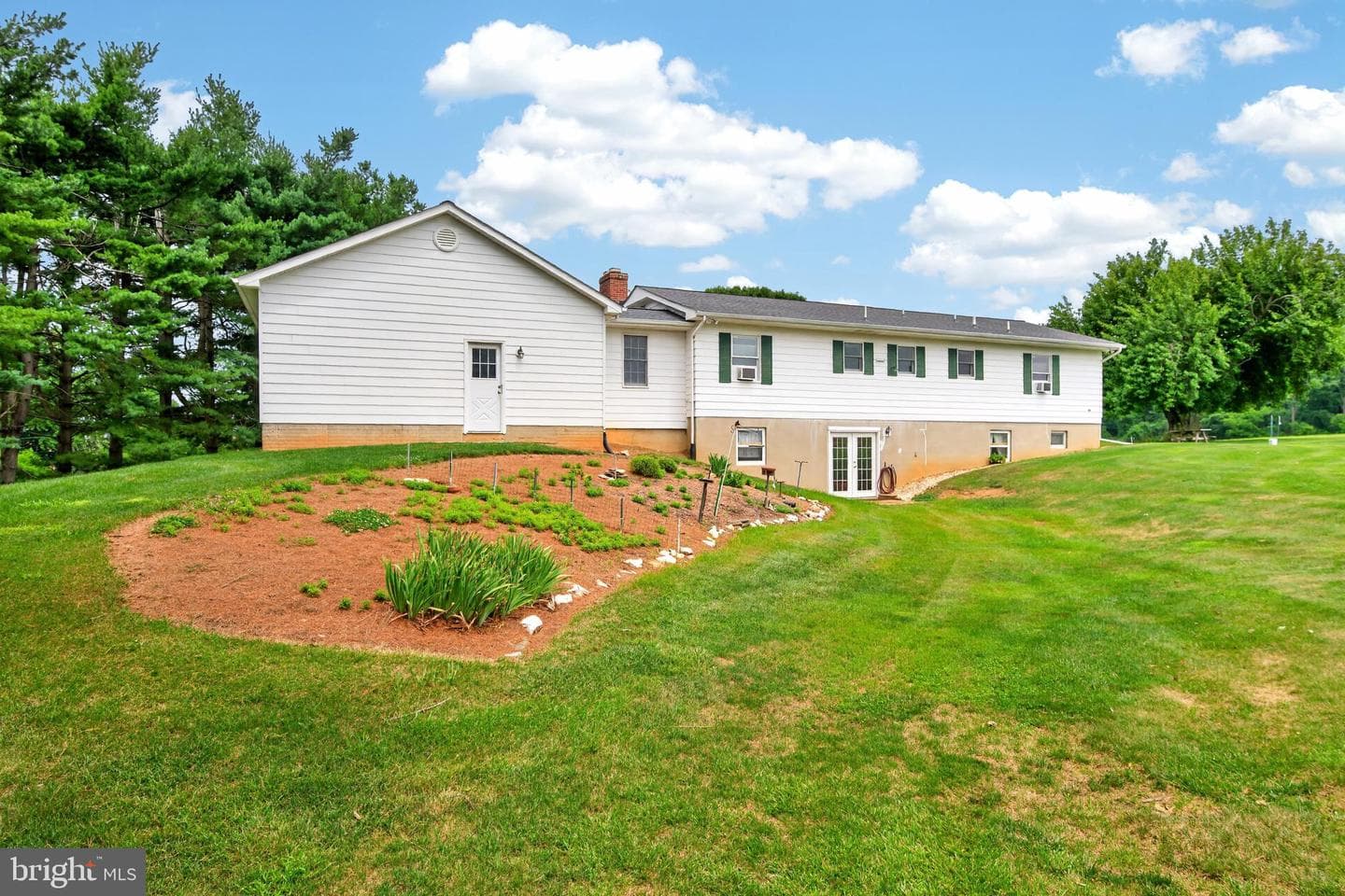 13835 Howard Road photo 40