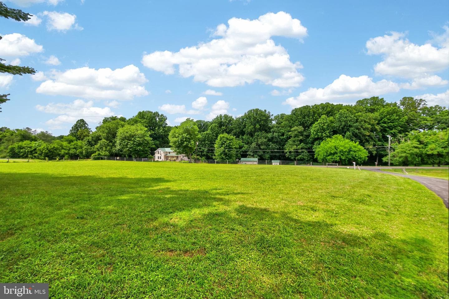 13835 Howard Road photo 43