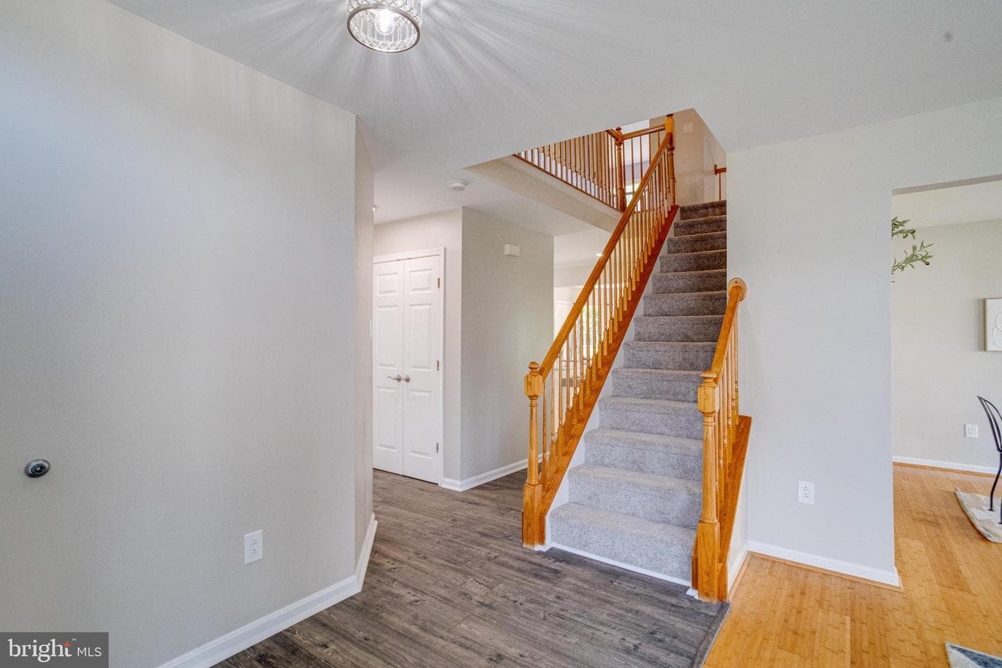 9474 Ridgeview Drive photo 4