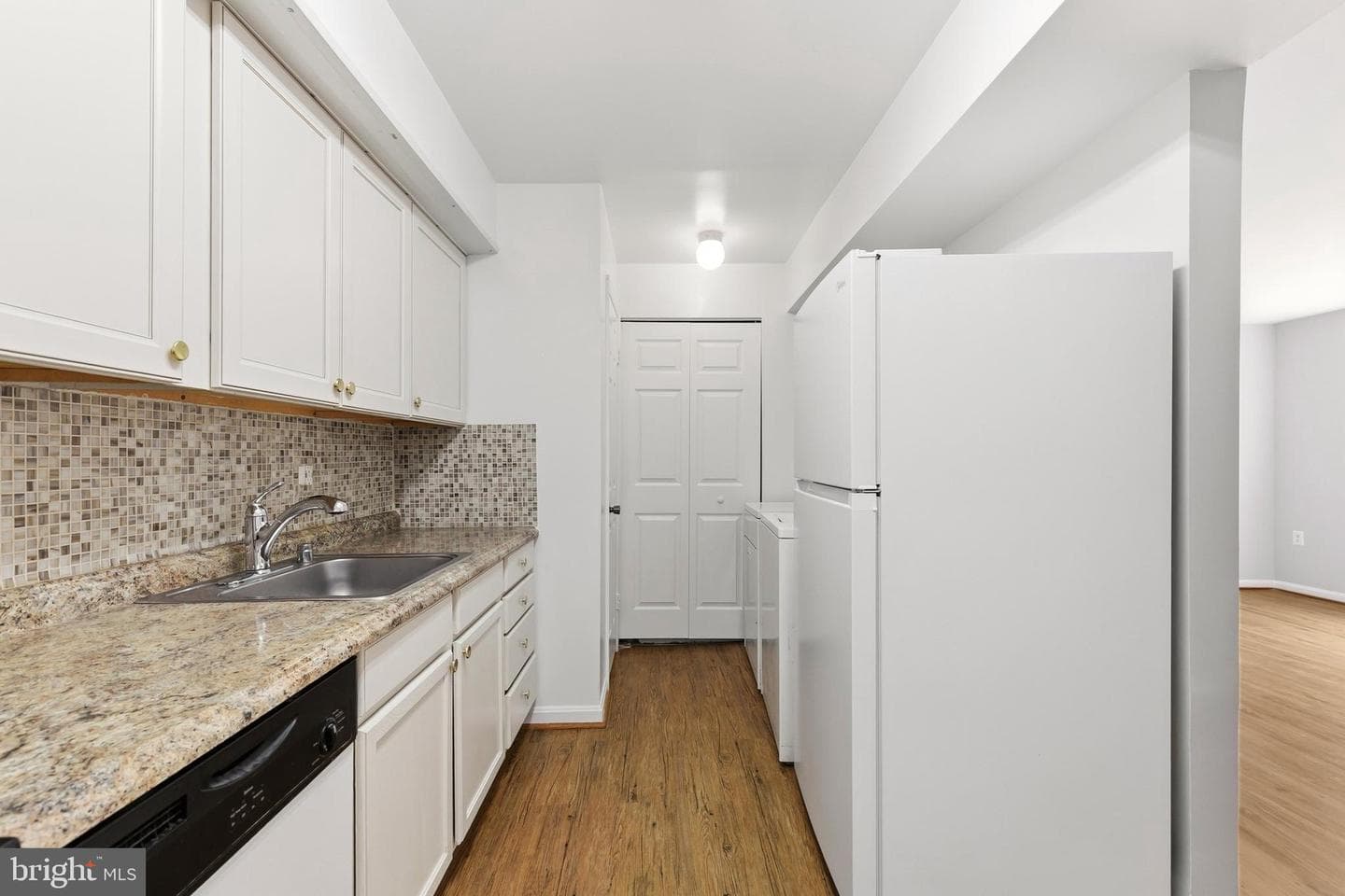 9075 N Laurel Road #o photo 15