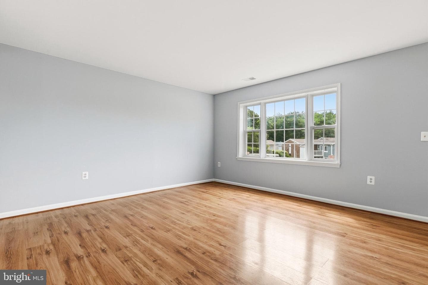 9075 N Laurel Road #o photo 8