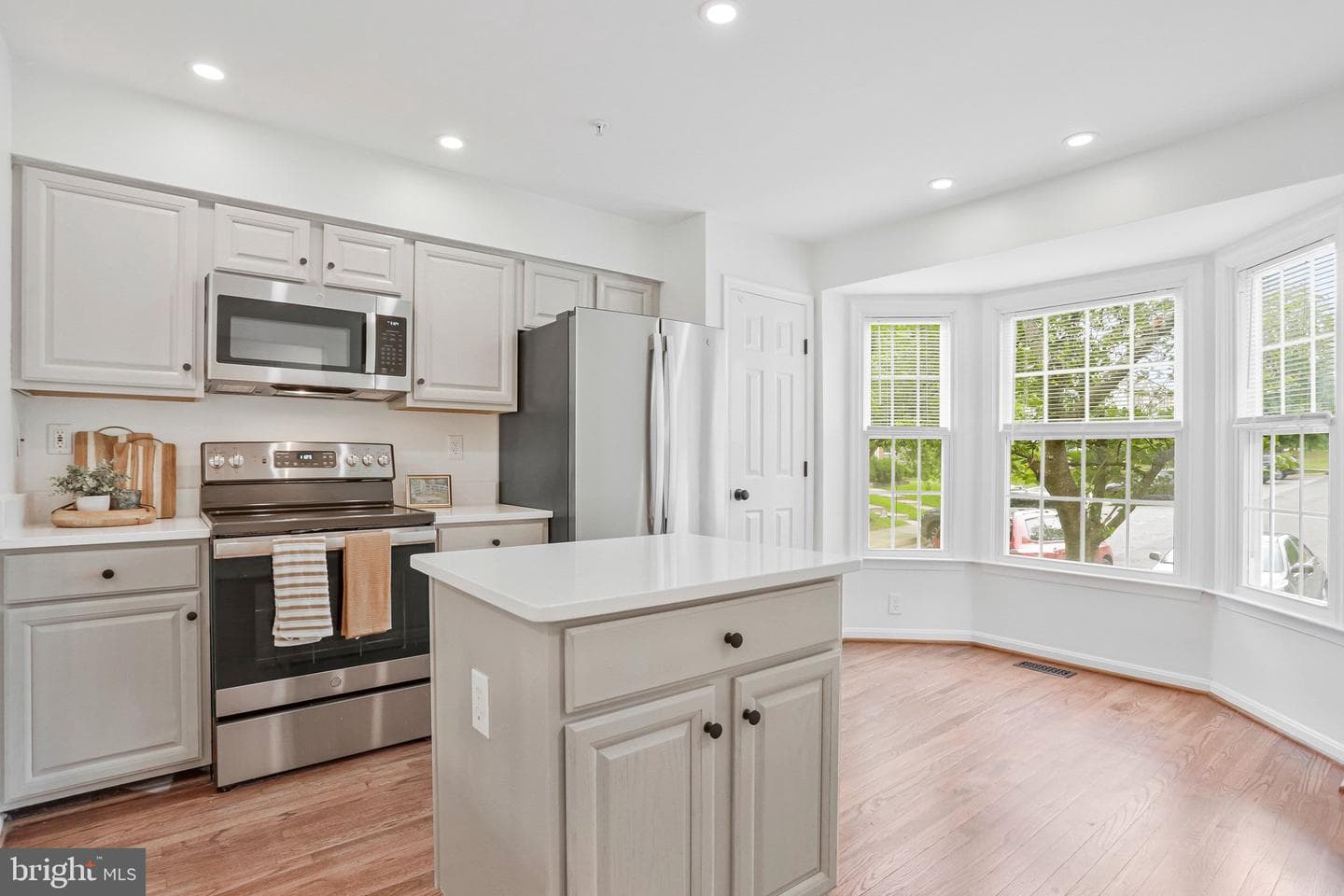 6325 Hampton Place photo 5