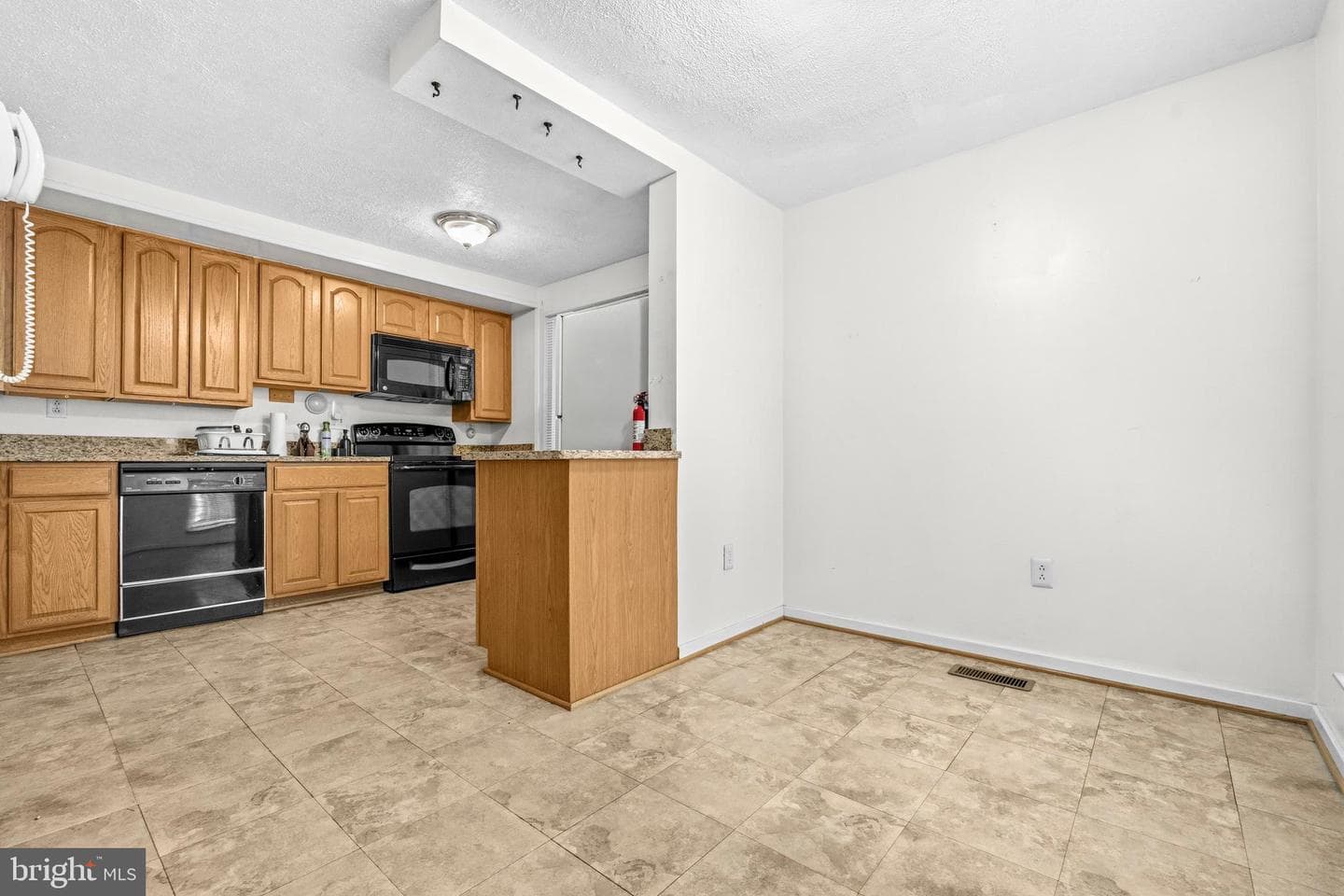 9076 Goldamber Garth photo 9