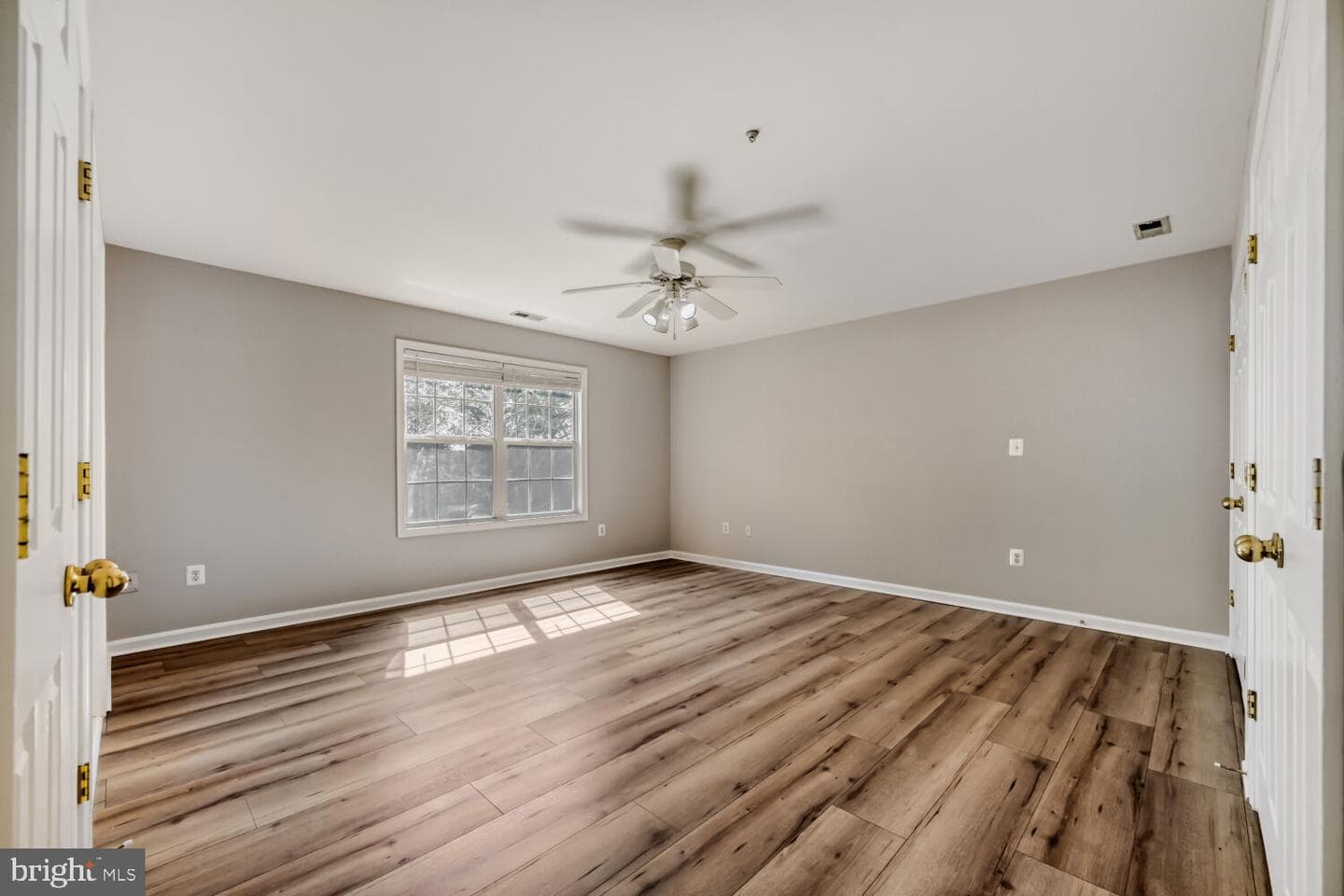 8375 Mitzy Lane photo 14