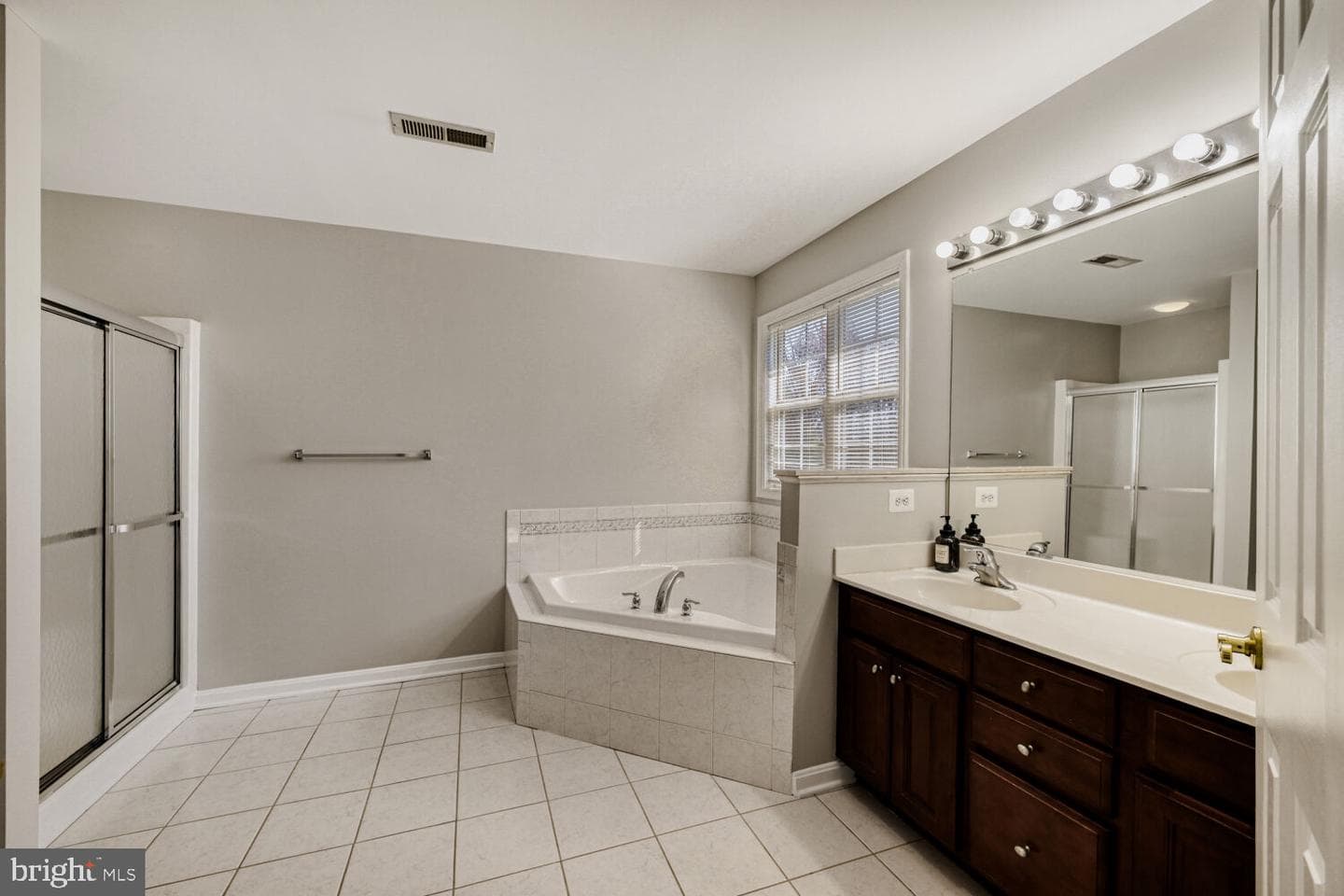 8375 Mitzy Lane photo 15