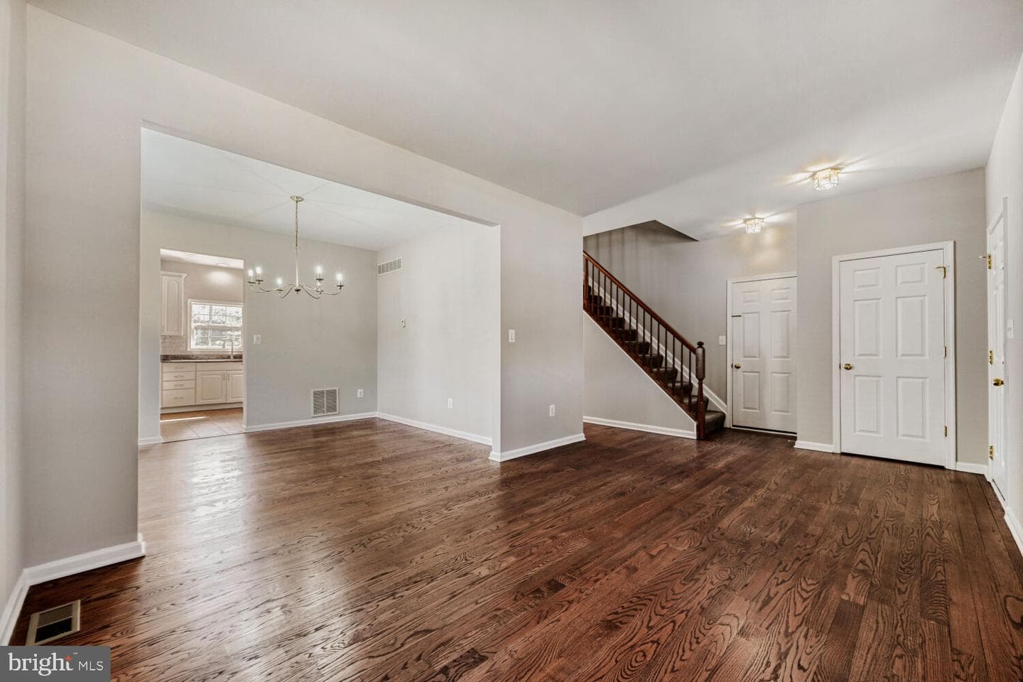 8375 Mitzy Lane photo 6