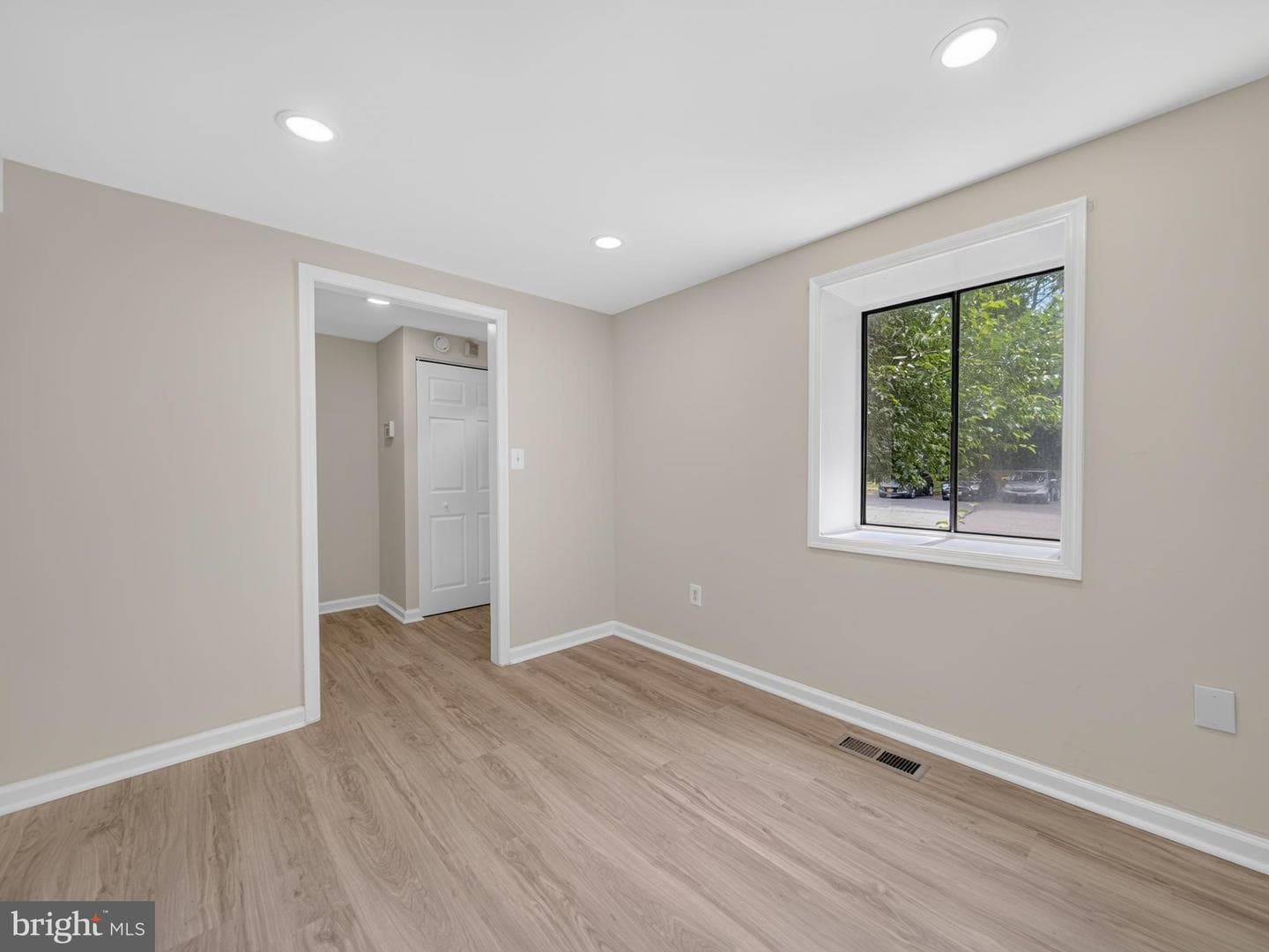 5443 Hildebrand Court photo 5