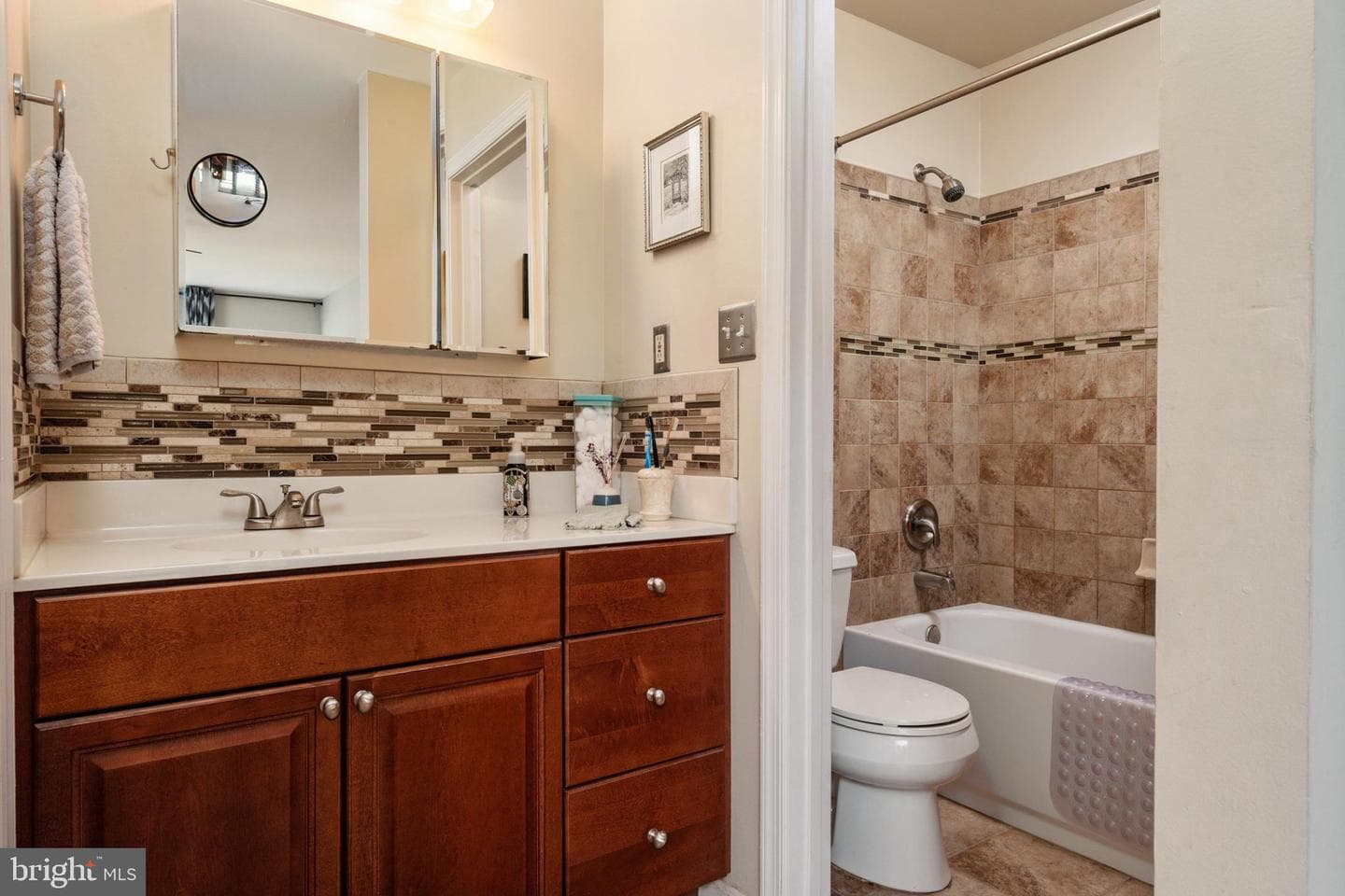 8337 Montgomery Run Rd # C photo 17