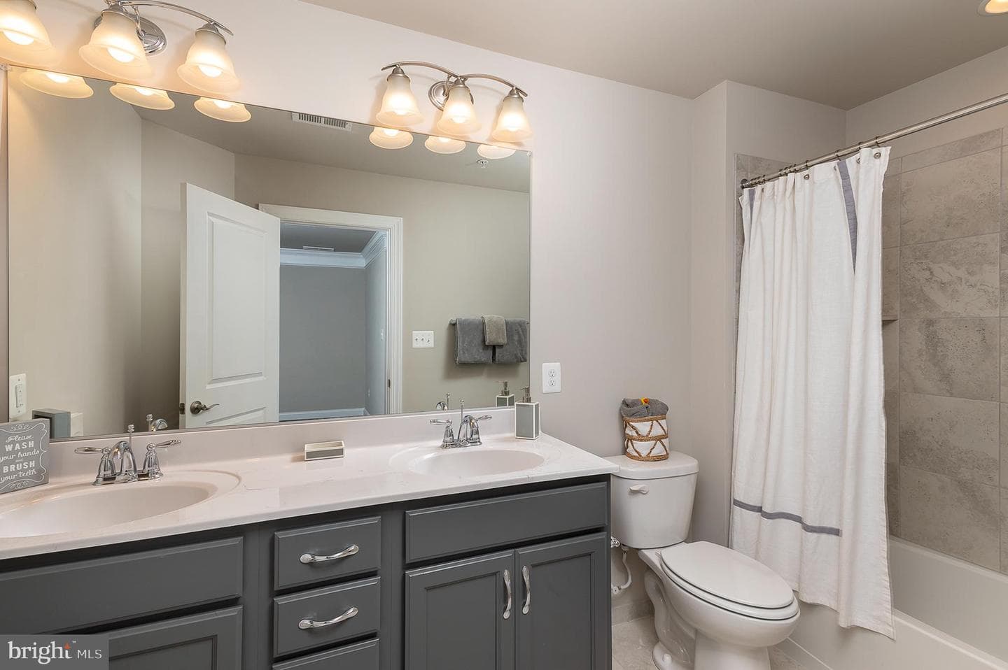 4492 Ilchester Road photo 7