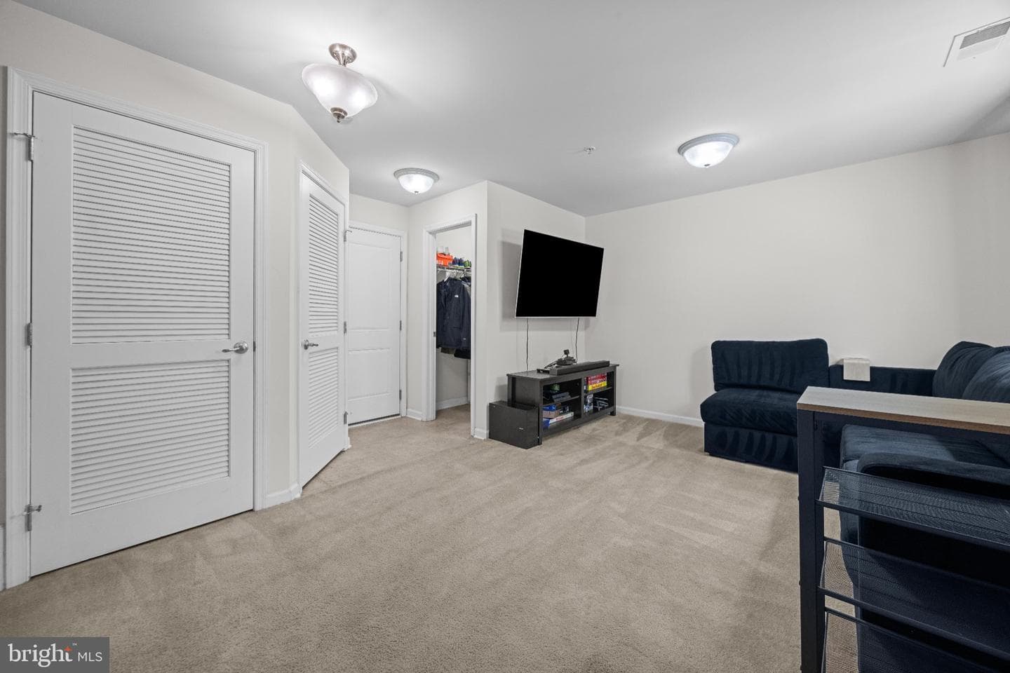 7531 Hearthside Way photo 4
