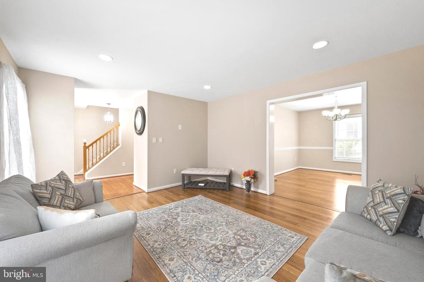 6584 Meadowfield Court photo 4