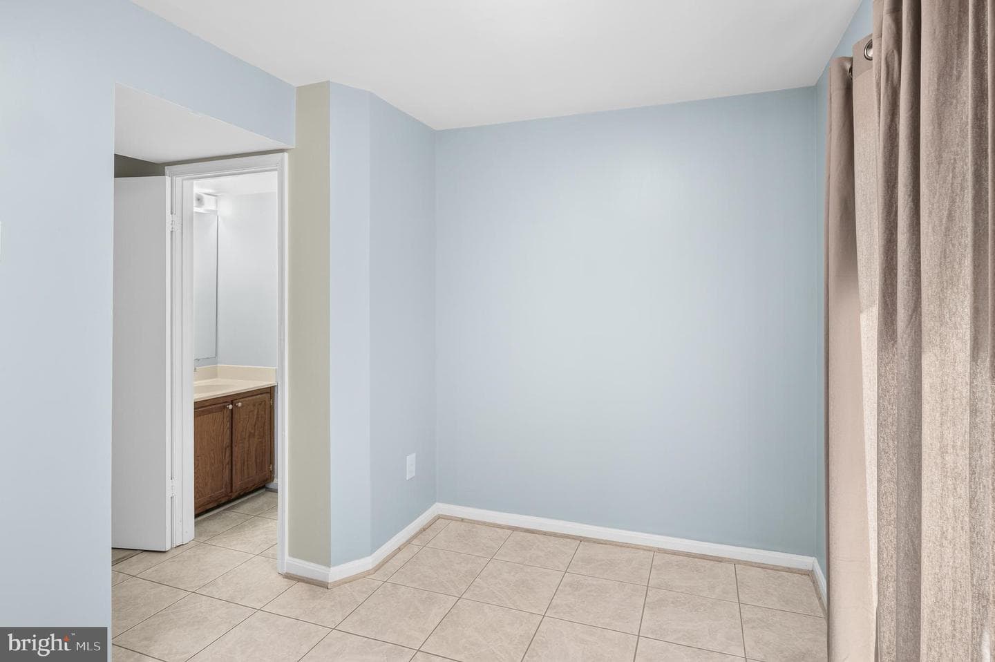 9614 Hingston Dwns photo 10