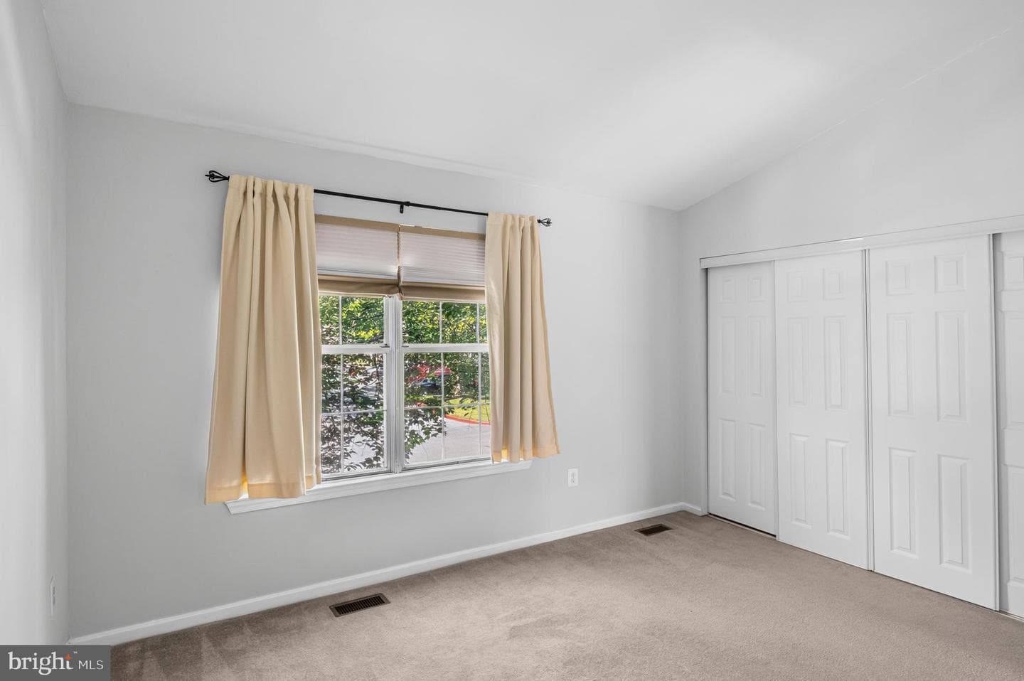 9614 Hingston Dwns photo 14