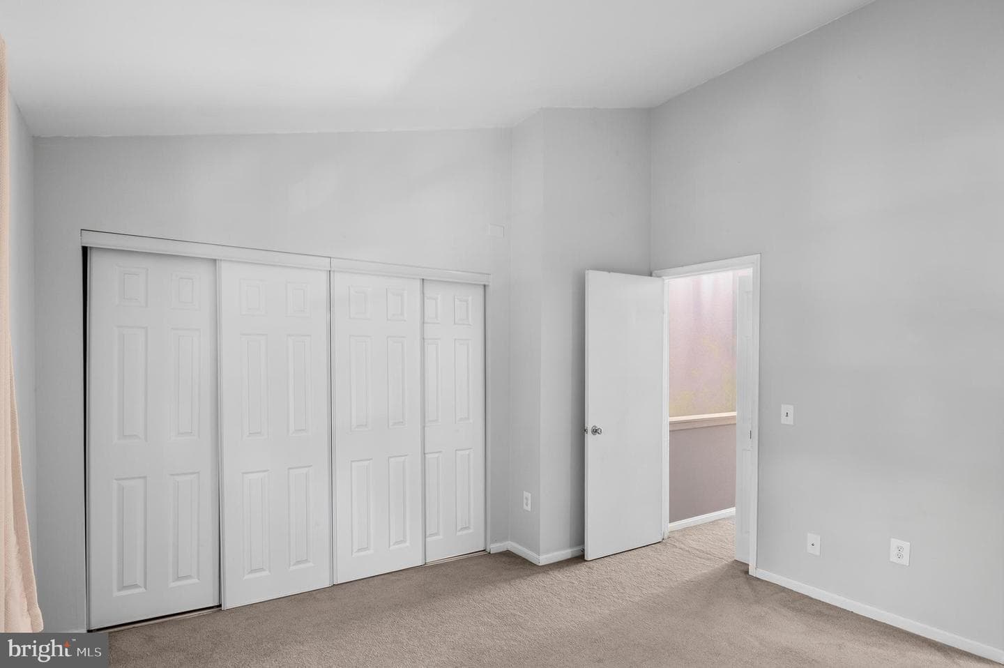 9614 Hingston Dwns photo 15