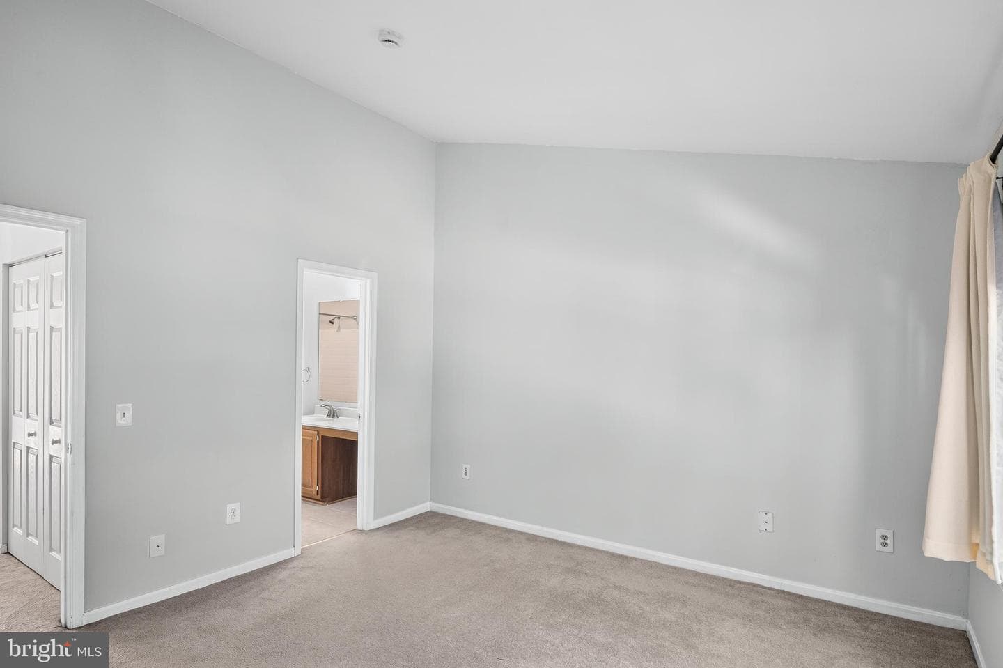 9614 Hingston Dwns photo 16