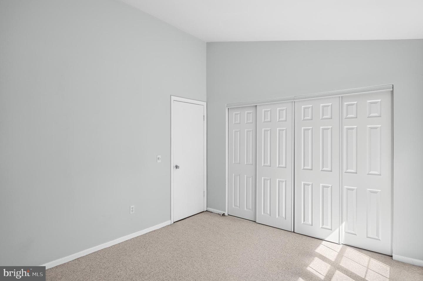 9614 Hingston Dwns photo 20