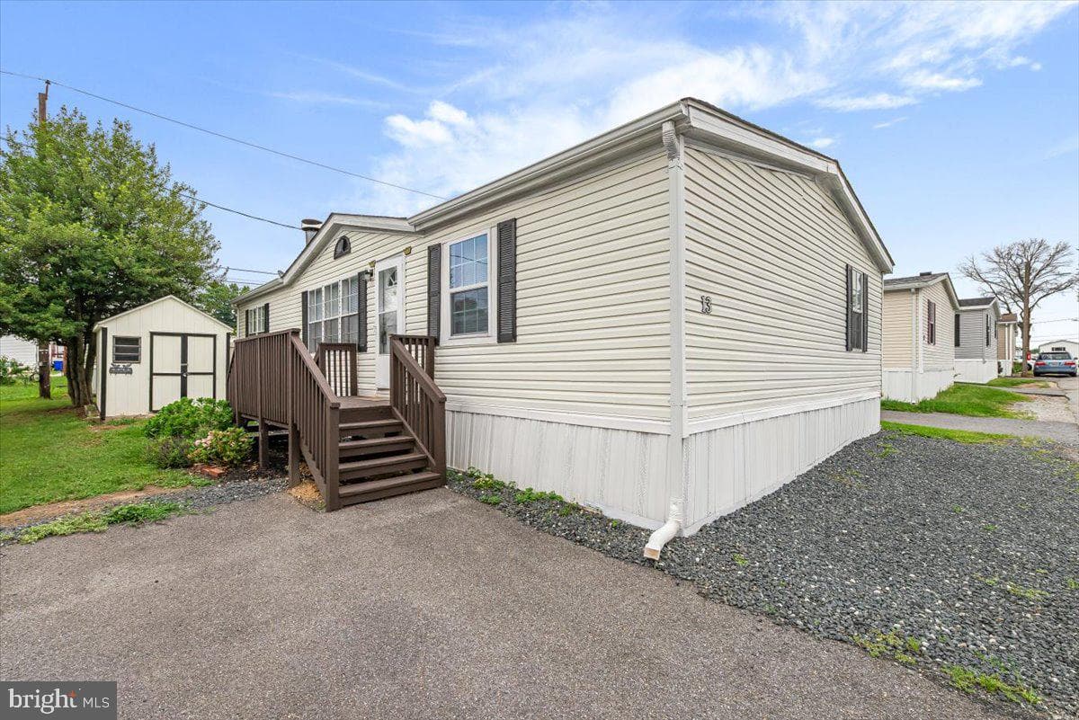 13 Midway Avenue photo 1