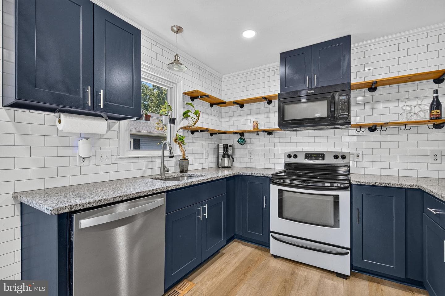 9404 Fairview Avenue photo 11