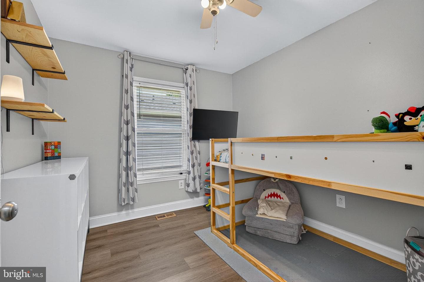 9404 Fairview Avenue photo 14