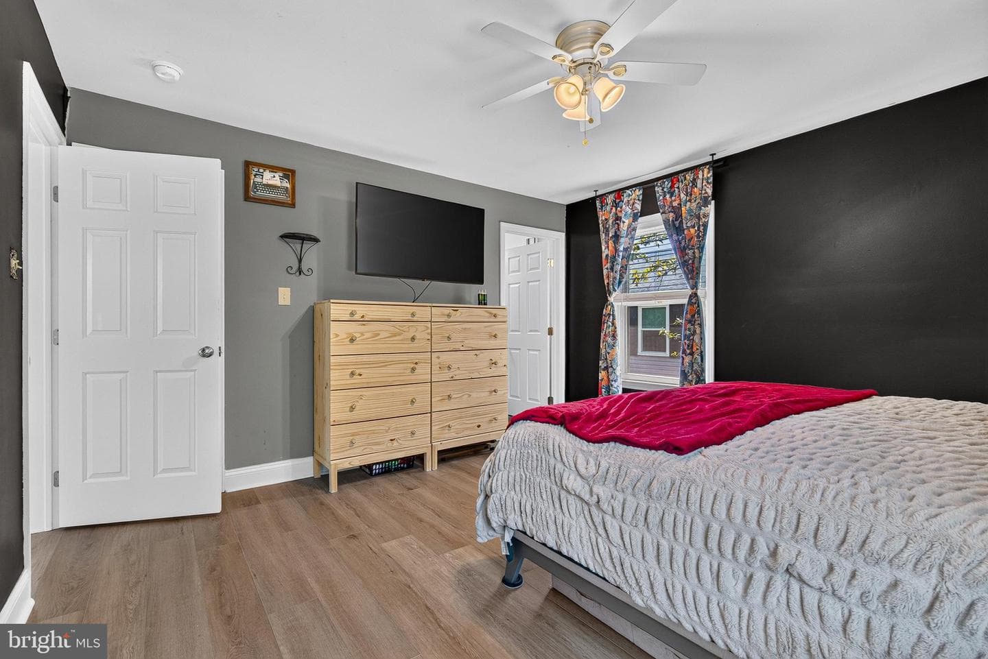 9404 Fairview Avenue photo 16