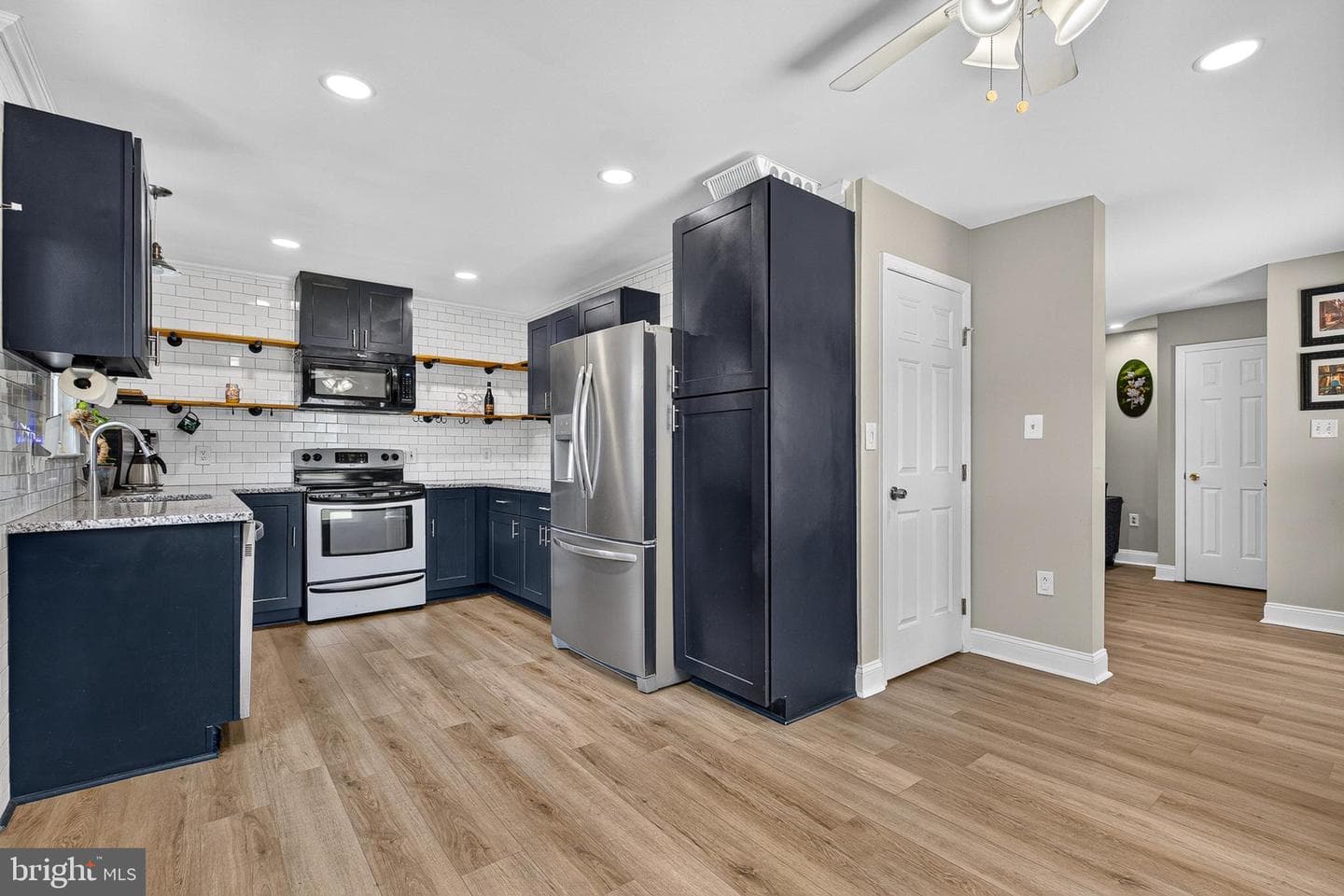 9404 Fairview Avenue photo 9