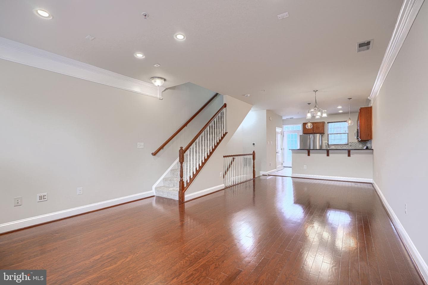 5715 Rosanna Place photo 10