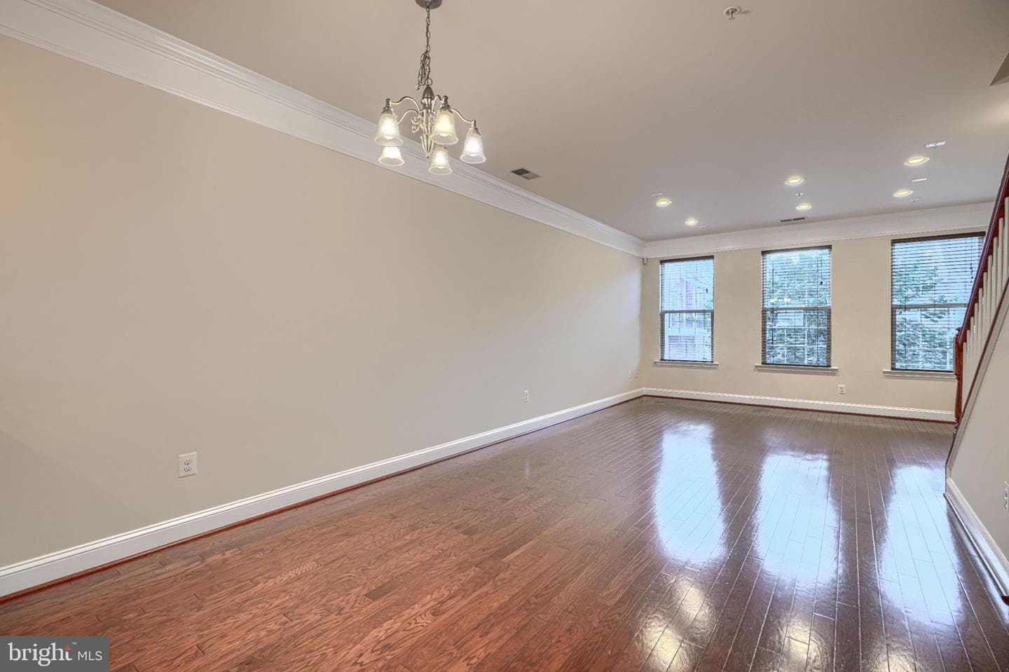 5715 Rosanna Place photo 5