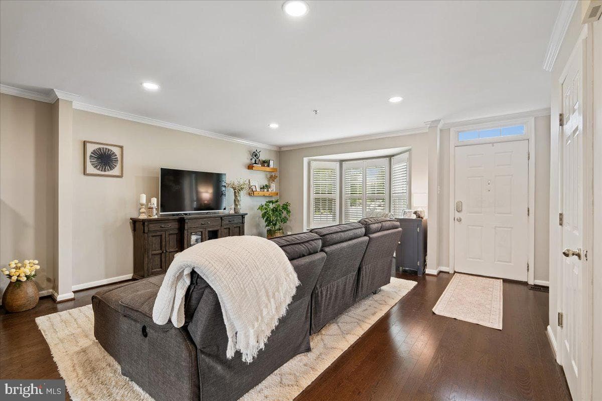 6305 Hampton Place photo 4