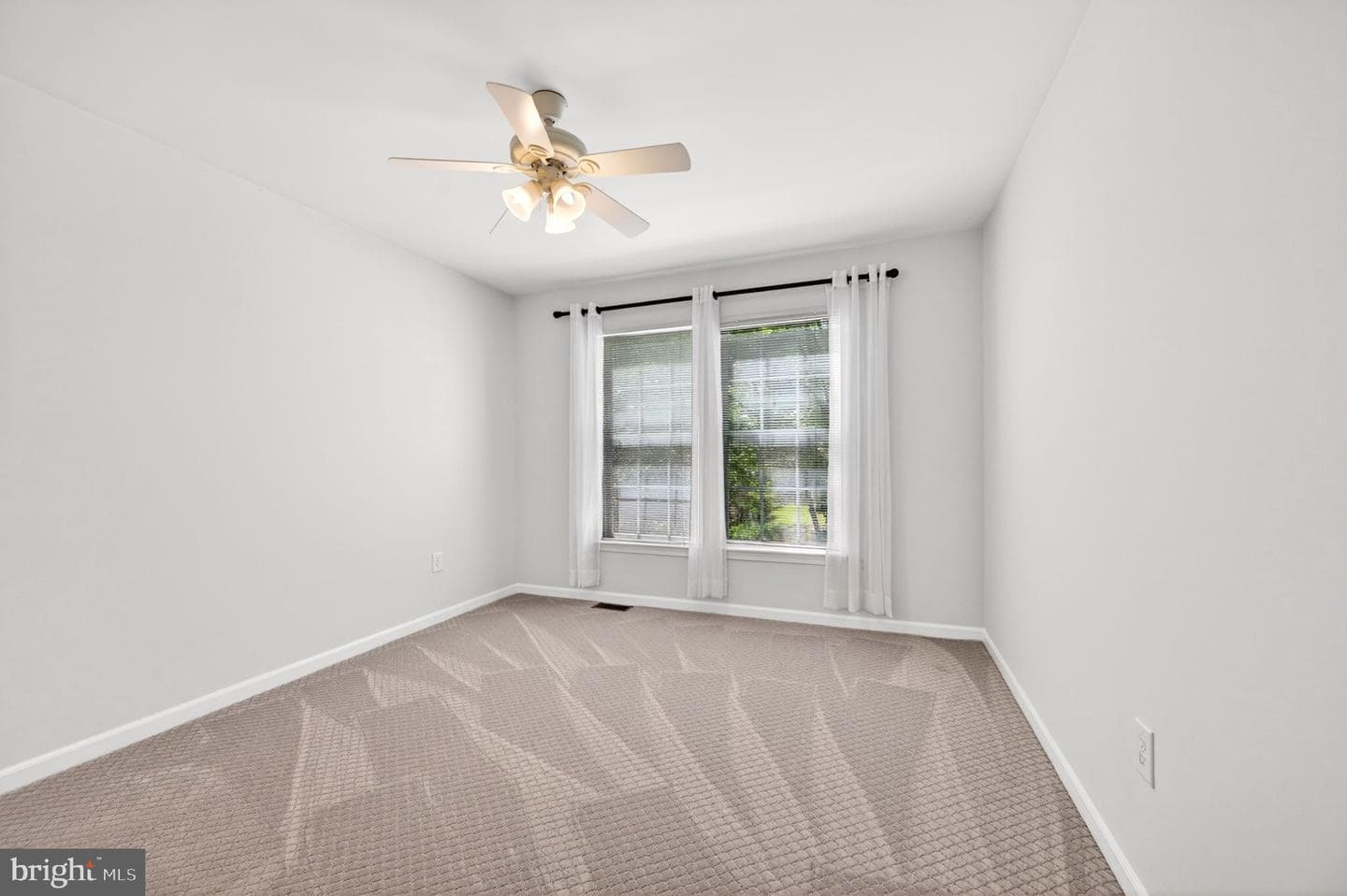 7239 Lyndsey Way photo 15