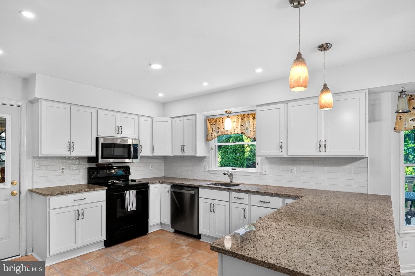 8518 Rosecroft Terrace photo 12