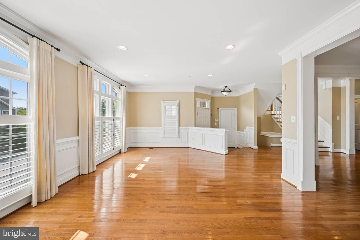 8741 Lake Edge Drive photo 11
