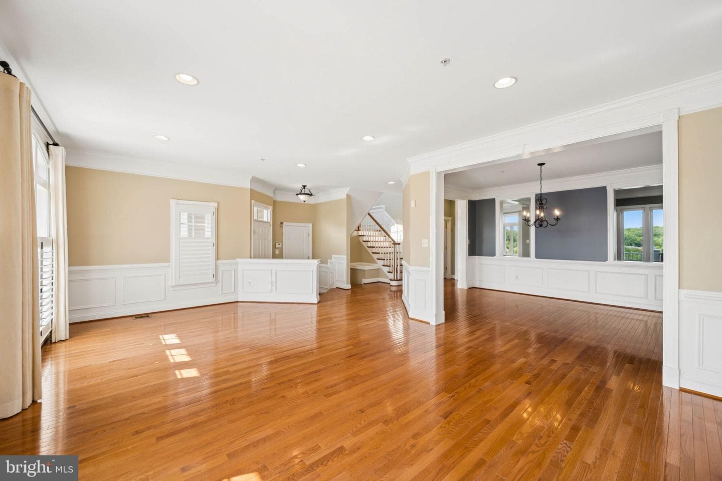 8741 Lake Edge Drive photo 12