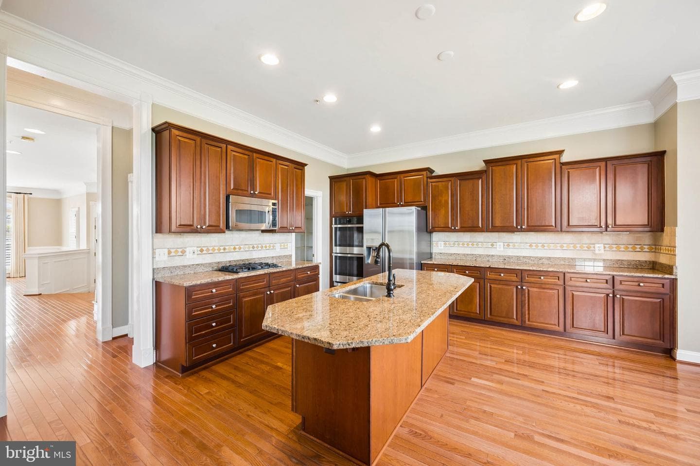 8741 Lake Edge Drive photo 15