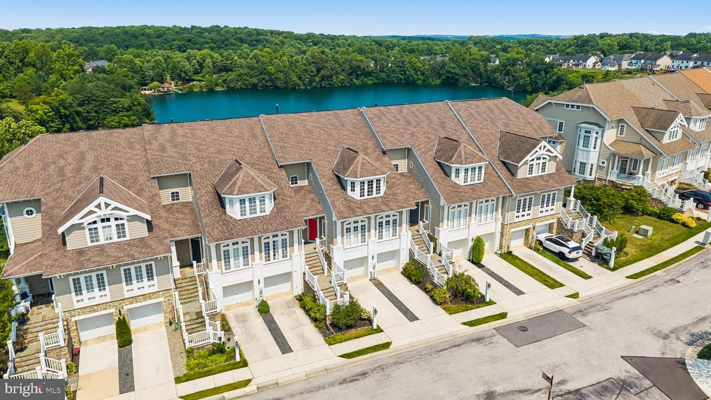 8741 Lake Edge Drive photo 4