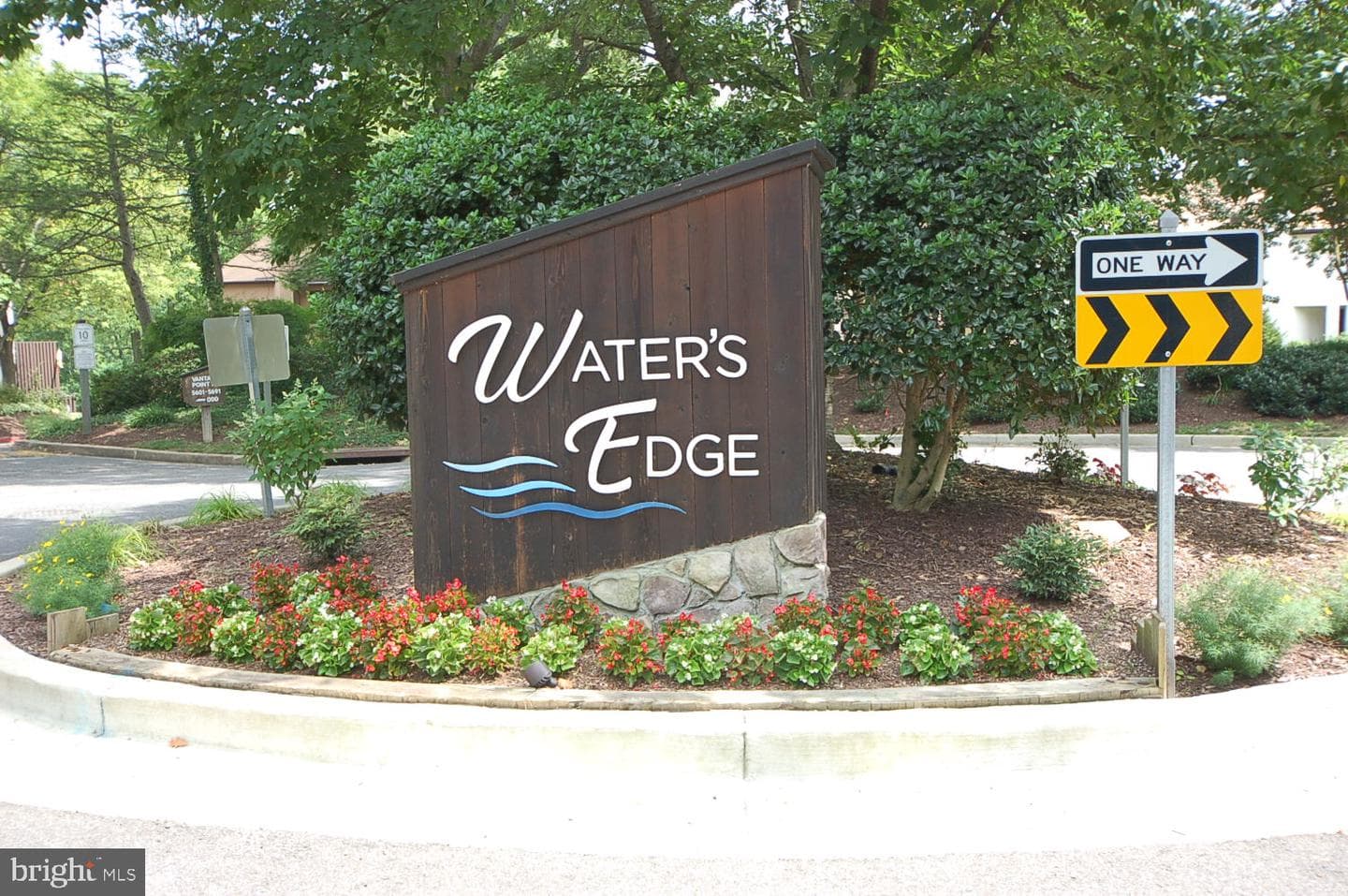 5667 Vantage Point Road photo 2
