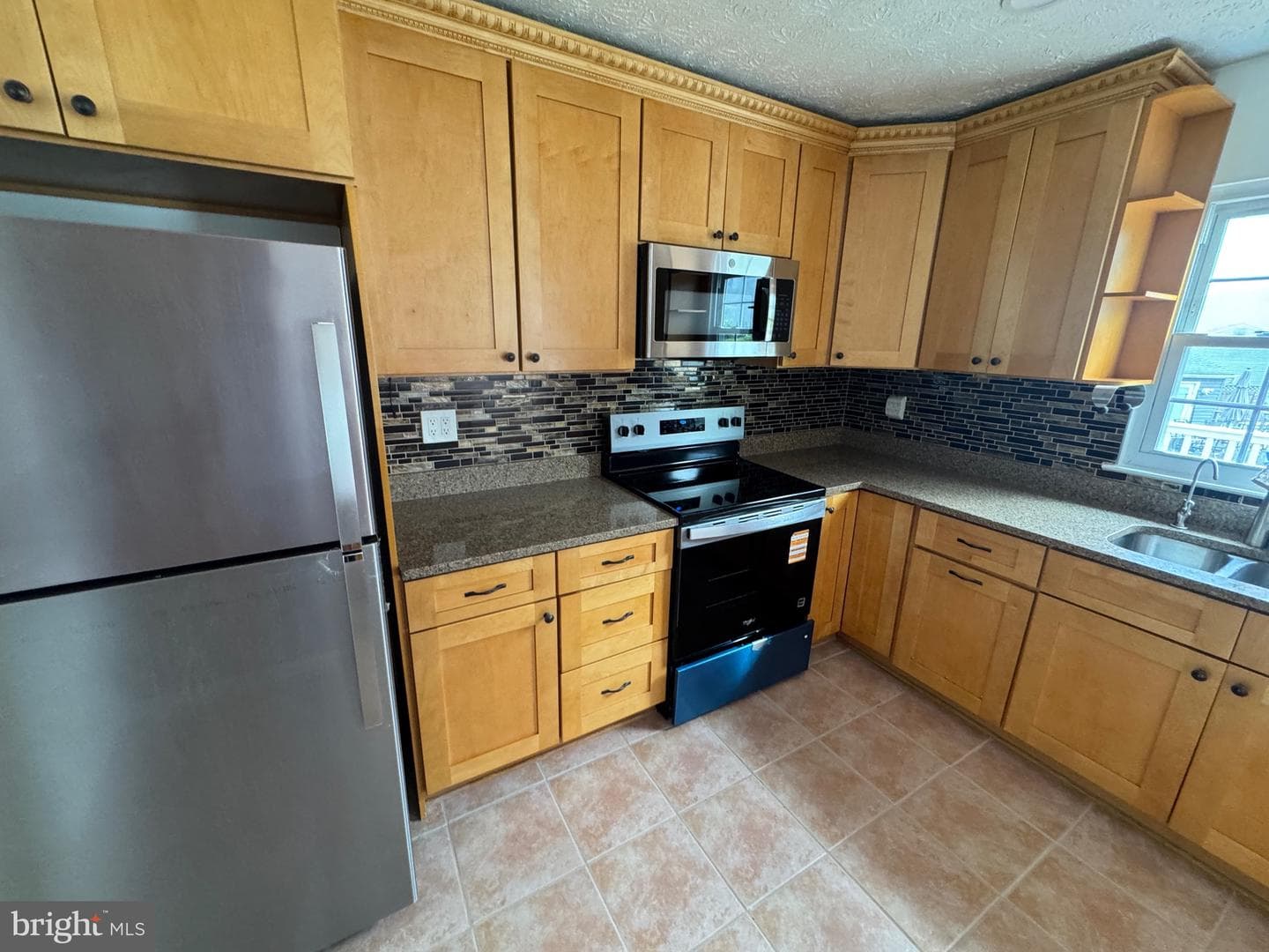 6063 Adcock Lane photo 2