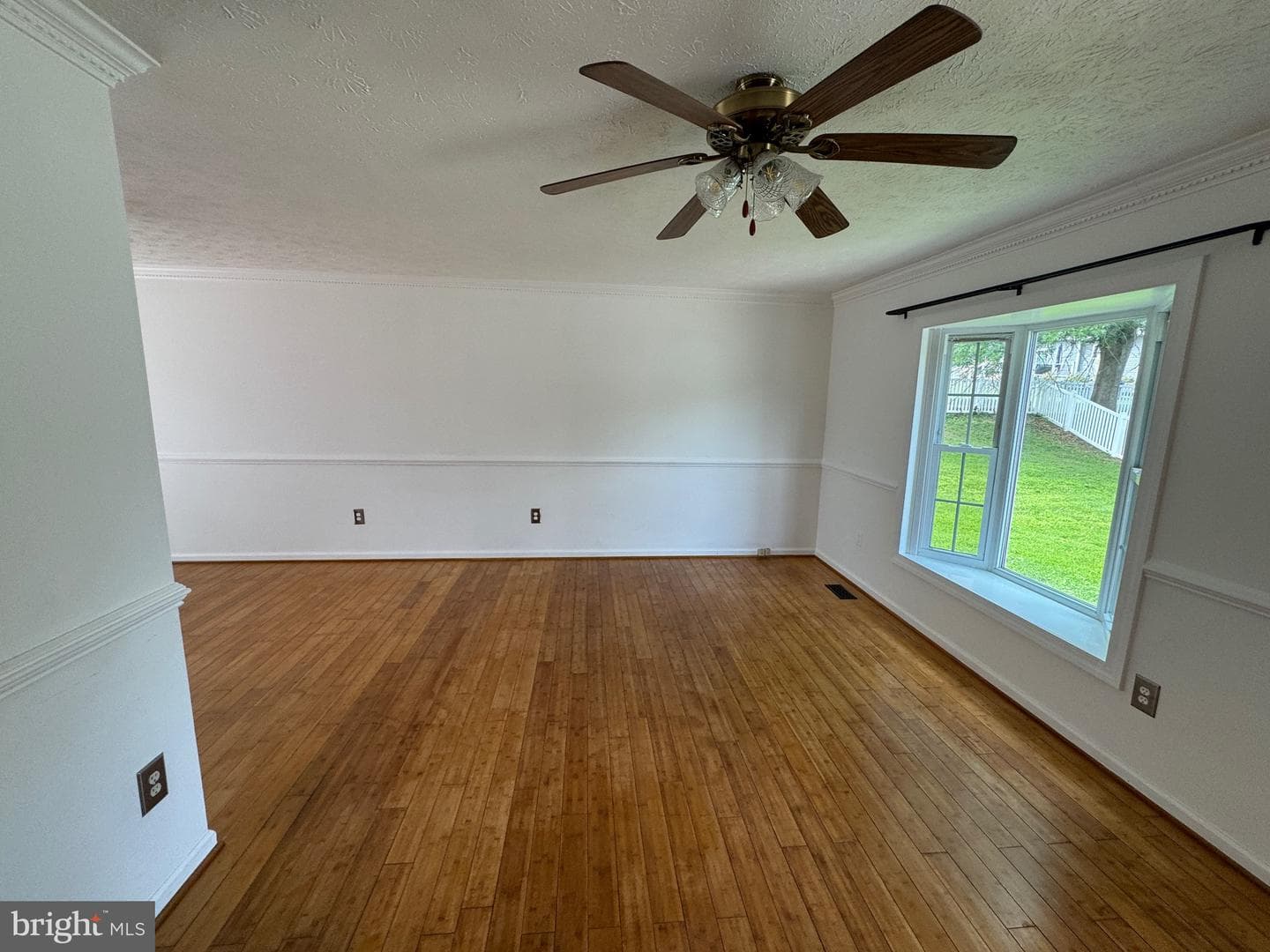 6063 Adcock Lane photo 3