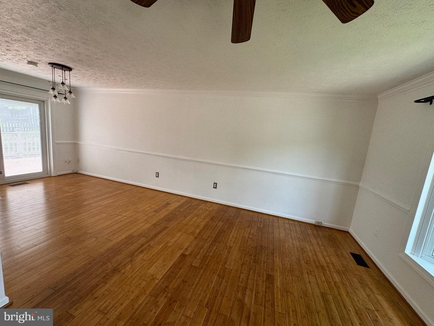 6063 Adcock Lane photo 4