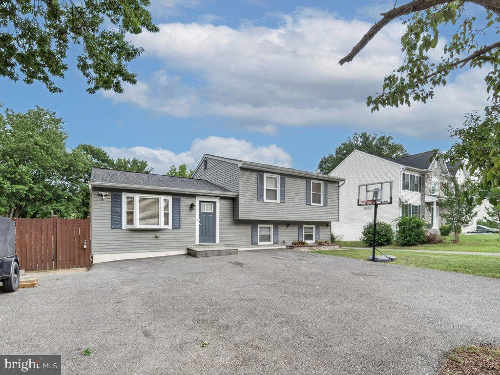 10124 Stansfield Road photo 3