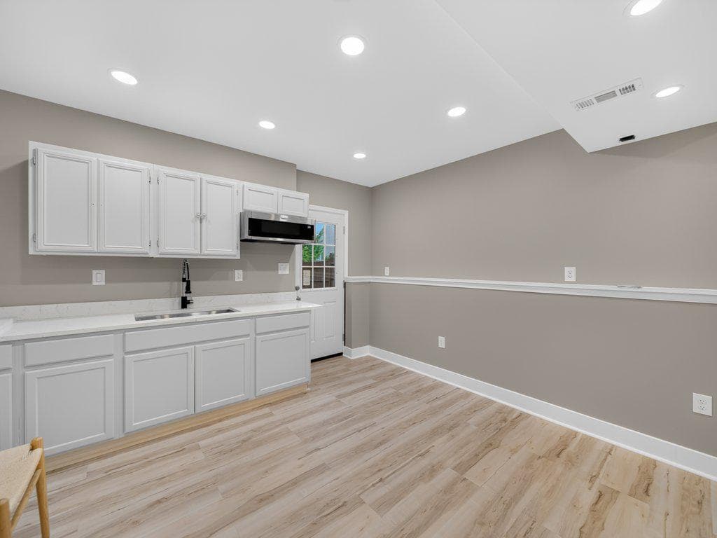 10124 Stansfield Road photo 37
