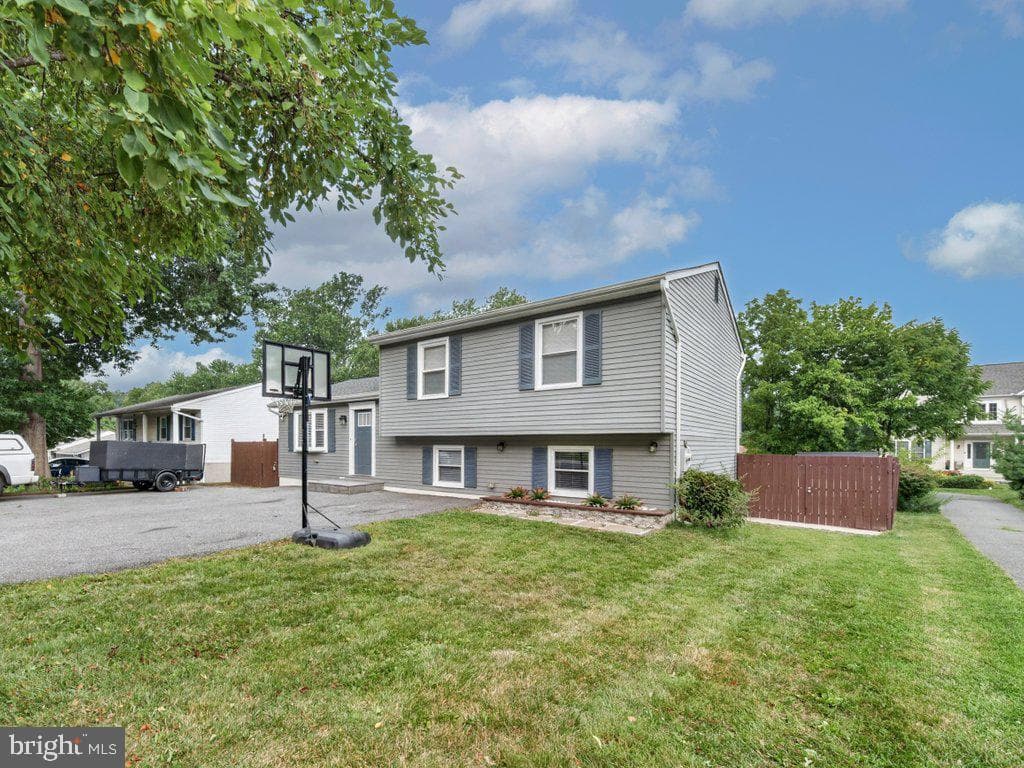 10124 Stansfield Road photo 4