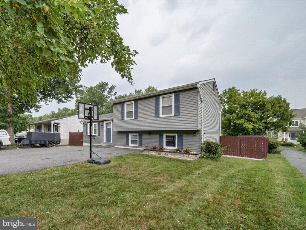 10124 Stansfield Road photo 6