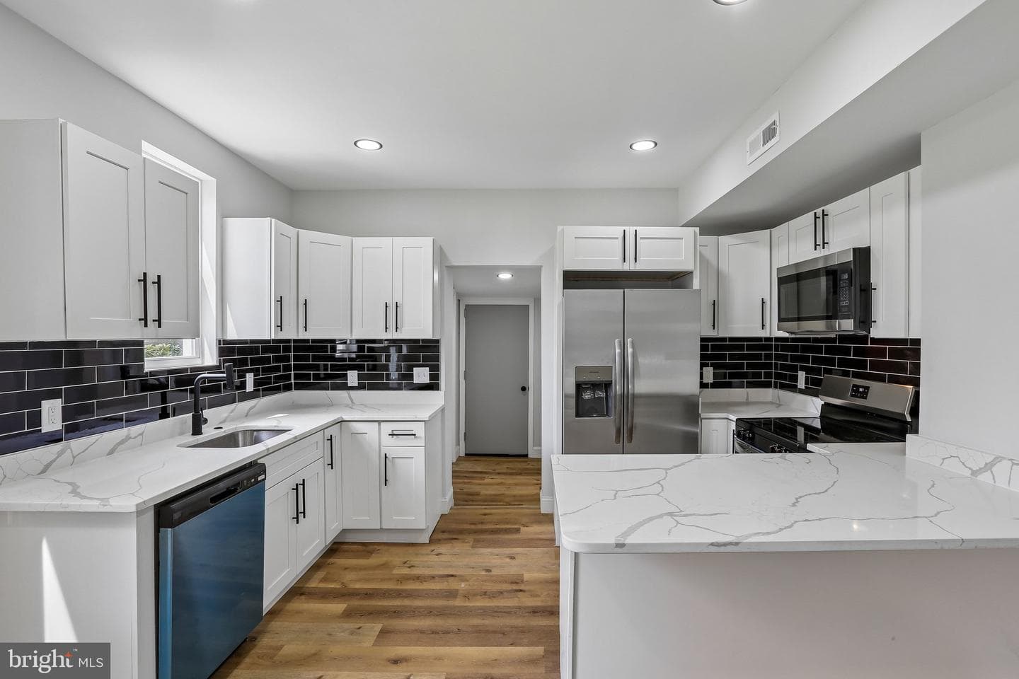 8434 Commercial Street photo 11