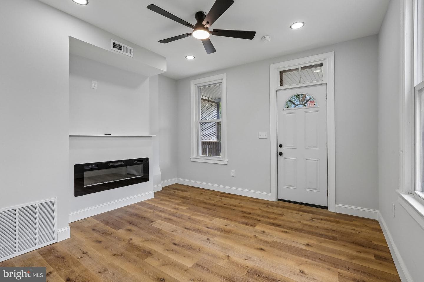 8434 Commercial Street photo 7